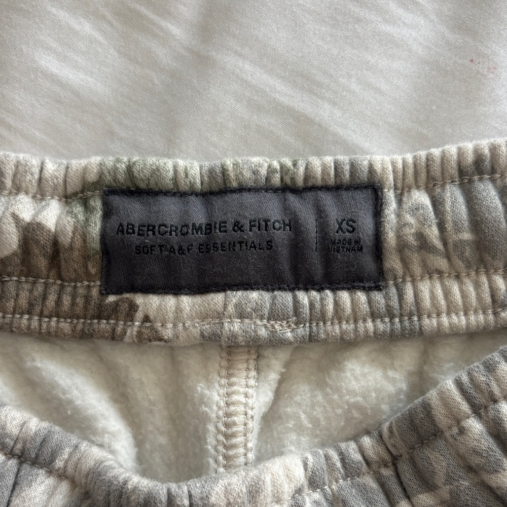 Abercrombie Neutral Camo Sweatpants with Drawstring - Picture 3 of 4